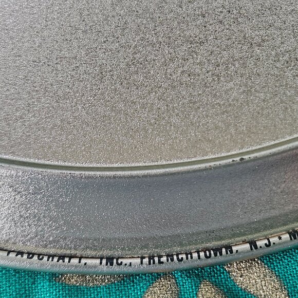 Vintage 1970s Fabcraft Victorian Santa Tin Oval Trays, Made in USA, Set of 4 - Picture 6 of 6